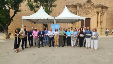 La consejera Sara Rubira en el acto organizado por Apoexpa con motivo del inicio de la campa&ntilde;a de recogida de uva de mesa en Totana. (CARM)