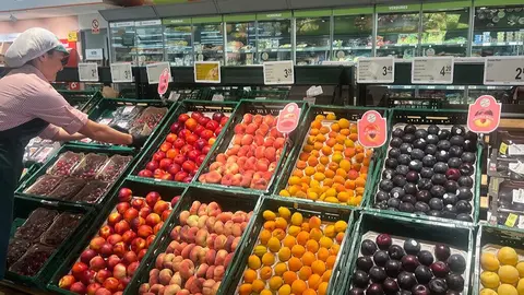 Fruta de hueso en Consum. (Consum)
