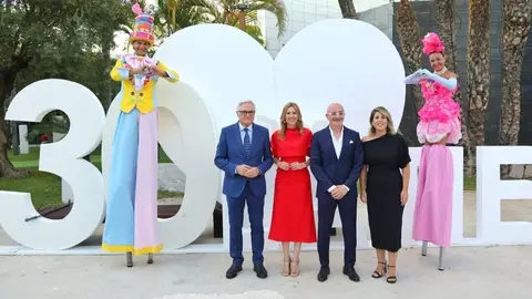 Imagen de familia durante la celebraci&oacute;n del 30 aniversario de Talasur. (Ayuntamiento de Cartagena)