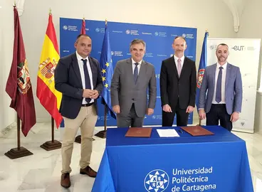 El consejero de Medio Ambiente, Universidades, Investigaci&oacute;n y Mar Menor, Juan Mar&iacute;a V&aacute;zquez, junto al rector de la Universidad Polit&eacute;cnica de Cartagena, Mathieu Kessler, y los directores generales de Universidades e Investigaci&oacute;n y Medio Ambiente. (CARM)
