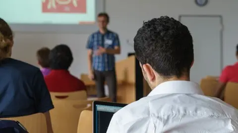 Imagen de uno de los cursos del SEF. (CARM)
