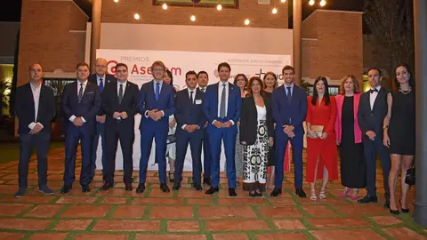 Imagen de familia durante la gala de Asecom de 2023. (Asecom)