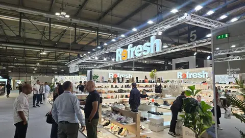 Stand de una de las marcas regionales de calzado expositoras. (CARM)