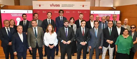 El jefe del Ejecutivo auton&oacute;mico, Fernando L&oacute;pez Miras, presenta el nuevo modelo de Vivienda Asequible de la Regi&oacute;n de Murcia, junto a las principales asociaciones y colectivos del sector. (CARM)