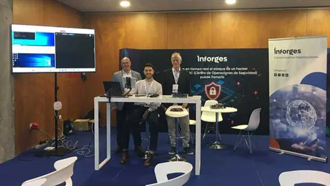 Stand de Inforges en el l'AI & Cybersecurity Summit Regi&oacute;n de Murcia'. (Agencia Weekend)