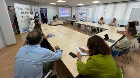 Imagen del programa con algunos de los participantes. (COEC)