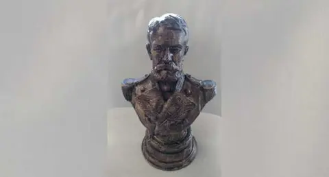 Imagen de la estatuilla de los Premios Fundaci&oacute;n Isaac Peral. (Comp&aacute;s)