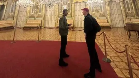 Visita al Sal&oacute;n de Baile del Casino de Murcia. (CARM)