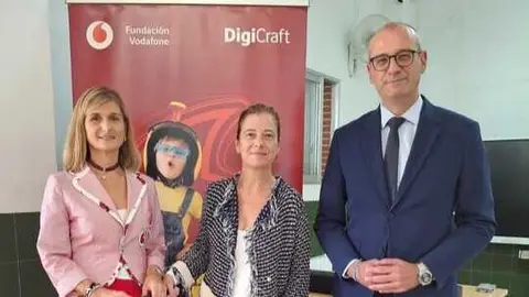Entrega de los kits DigiCraft de Fundaci&oacute;n Vodafone en Murcia. (Vodafone)