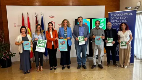 Foto de familia en la presentaci&oacute;n de ambos eventos. (Ayuntamiento de Murcia)