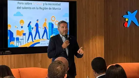 Intervenci&oacute;n de Miguel L&oacute;pez, presidente de CROEM, en el foro sobre FP Dual y Talento. (CaixaBank)