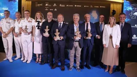 Imagen con los galardonados en la tercera edici&oacute;n de los Premios Fundaci&oacute;n Isaac Peral. (Ayuntamiento de Cartagena)