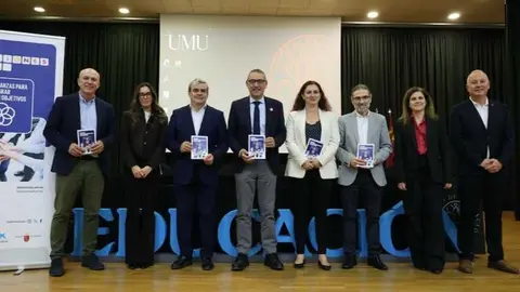 Foto de familia en una de las ODSesiones. (UMU)