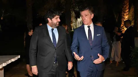 El jefe del Ejecutivo regional, Fernando L&oacute;pez Miras, junto al presidente de Amefmur, Jos&eacute; Mar&iacute;a Tortosa. (CARM)