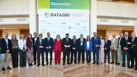 Foto de familia en el octavo Foro Datagri. (CARM)