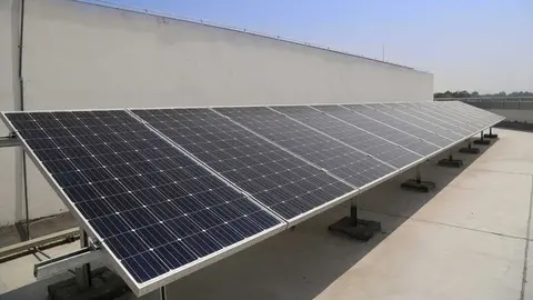 Instalaci&oacute;n fotovoltaica. (Freepik)