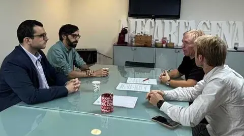 Reuni&oacute;n de ambas asociaciones. (AJE Cartagena)