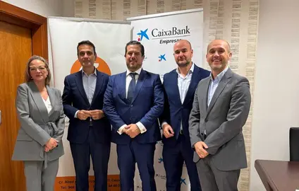 CaixaBank y CECLOR impulsar&aacute;n una l&iacute;nea de trabajo conjunta orientada a favorecer la competitividad de las empresas locales, promover nuevas oportunidades de desarrollo y fortalecer la actividad econ&oacute;mica del territorio.