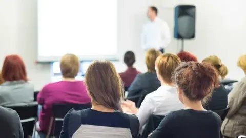 Imagen de uno de los cursos. (CARM)