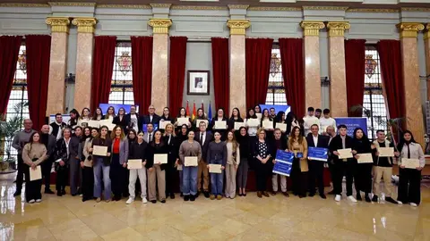 Imagen de familia con los ganadores del III Concurso Emprende Joven. Edici&oacute;n Murcia 1200. (Ayuntamiento de Murcia)