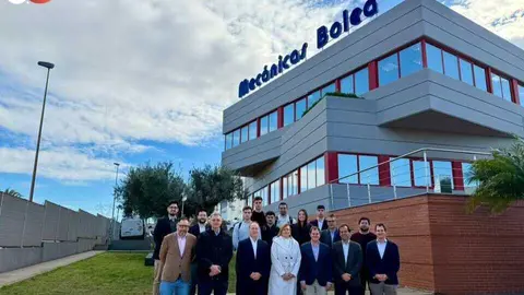 Imagen tras la comisi&oacute;n de fallo del premio del programa Smart Industry 5.0 Dual en Mec&aacute;nicas Bolea. (Mec&aacute;nicas Bolea)