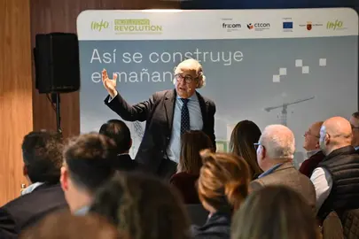 Emilio Dur&oacute; en building Revolution