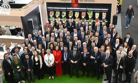 El presidente de la Comunidad, Fernando L&oacute;pez Miras, inaugur&oacute; el pabell&oacute;n de la Regi&oacute;n de Murcia en la feria hortofrut&iacute;cola Fruit Log&iacute;stica 2026. (CARM)