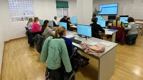 Alumnos del SEF durante uno de los cursos. (CARM)