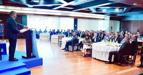 Una panor&aacute;mica de los invitados a los Desayunos Murcia Diario durante la intervenci&oacute;n del presidente de CROEM, Miguel L&oacute;pez. (Ra&uacute;l Alc&aacute;ntara)