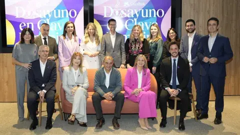 Imagen de familia durante el &lsquo;Desayuno en Clave Femenina&rsquo; organizado por CaixaBank. (CaixaBank)