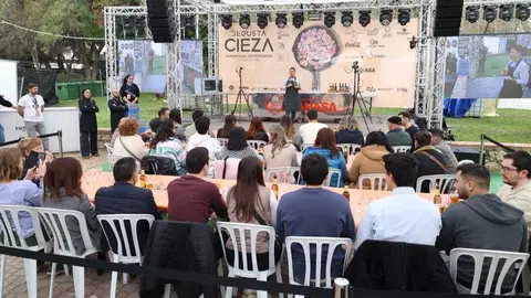 Una cata en 'Degusta Cieza', (Estrella de Levante)