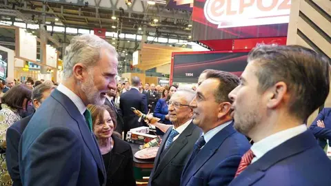 El stand de ElPozo recibe la visita del rey Felipe VI. (Grupo Fuertes)