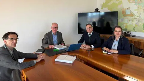 Un momento de la reuni&oacute;n entre Frecom y el ayuntamiento de Murcia. (Frecom)