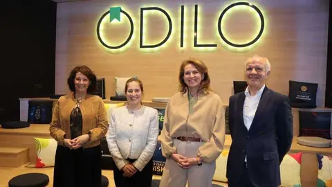 Foto de familia durante la firma del acuerdo. (Odilo)