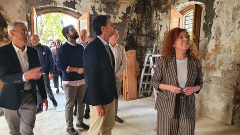 La directora general del SEF, Pilar Valero, junto con el alcalde de Molina, Jos&eacute; &Aacute;ngel Alfonso, durante la visita a los trabajos realizados. (CARM)