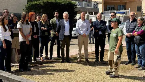 Visita de la directora del SEF, Pilar Valero, al nuevo Jard&iacute;n del Mar de Albor&aacute;n, en Mazarr&oacute;n. (CARM)