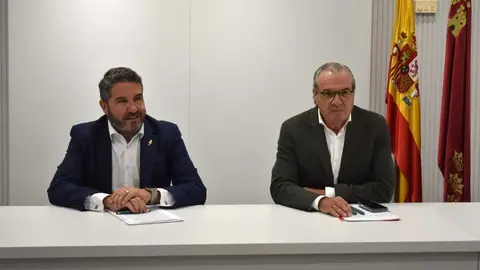 Miguel L&oacute;pez Abad y Luis Mart&iacute;nez de Salas durante la presentaci&oacute;n de la nueva l&iacute;nea. (Portavoz)