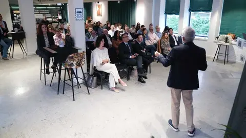 Un momento de la jornada &lsquo;El futuro de la I+D+i en tiempos de IA&rsquo;, donde se present&oacute; el programa &lsquo;Info Proyecta IA&rsquo;. (CARM)