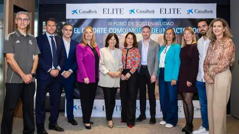 Foto de familia en el photocall del evento. (Ana Bernal)