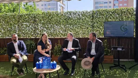 Imagen durante el anuncio del relanzamiento. (Hefame)