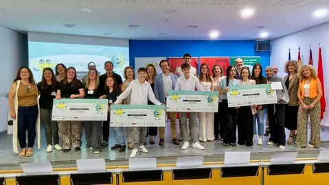Foto de familia de los finalistas de Innoteca 2026. (CARM)