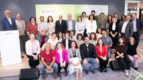 Foto de familia durante el acto. (Veolia)