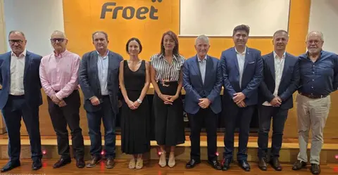 Nuevo Comit&eacute; Ejecutivo de FROET con la presidenta, Mercedes P&eacute;rez, en el centro. (FROET)