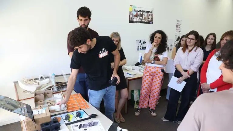 Estudiantes de la UPCT exponen sus proyectos en el CEEIC. (UPCT)