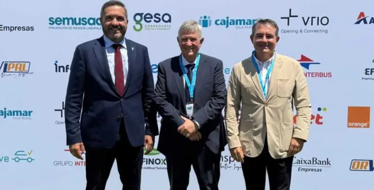 Mariano Albaladejo (a la derecha de la imagen) con presidentes FROET (centro) y CROEM.