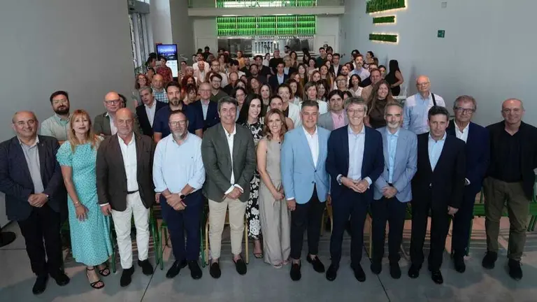 Foto de familia en el evento. (UMU)