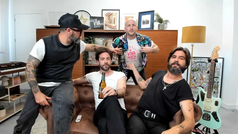 Integrantes de Viva Suecia durante el primer v&iacute;deo de la campa&ntilde;a. (Estrella de Levante)