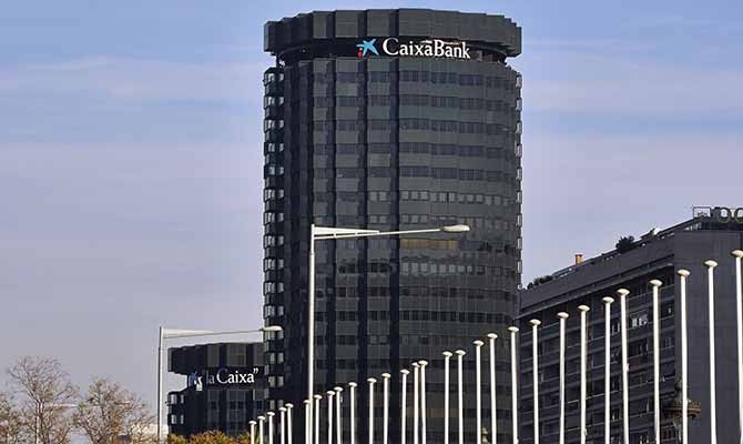 CaixaBank bate su récord y cierra 2017 con una subida del 61%