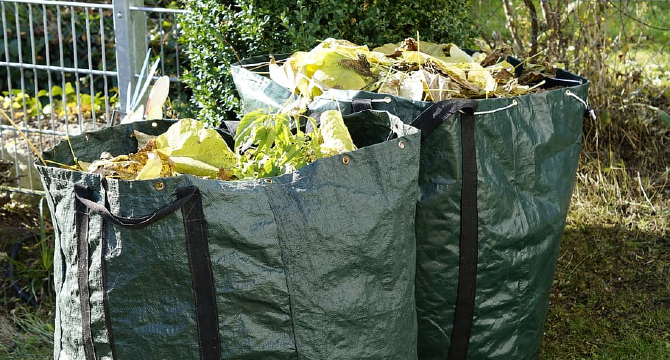 garden-waste-autumn-green-waste-h&auml;ckselplatz