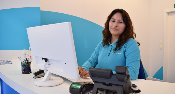 Laura Aveiga, comercial de Avanza Fibra en Alcantarilla